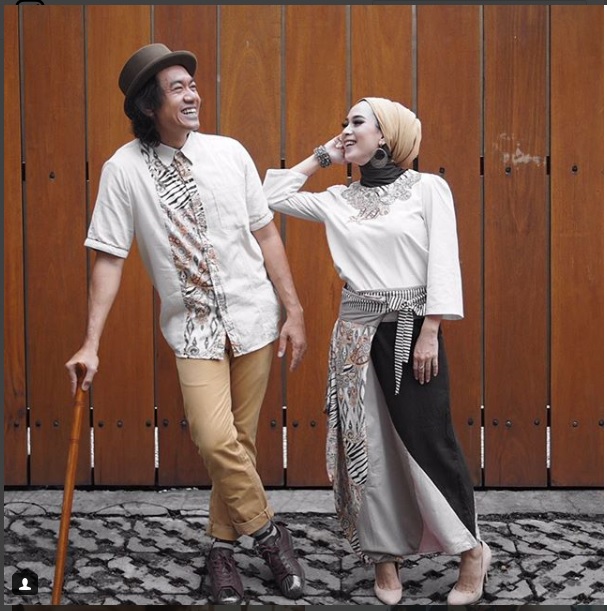 10 Pesona OOTD dari Dewi Fitri istri Melky Bajay, fashionable abis