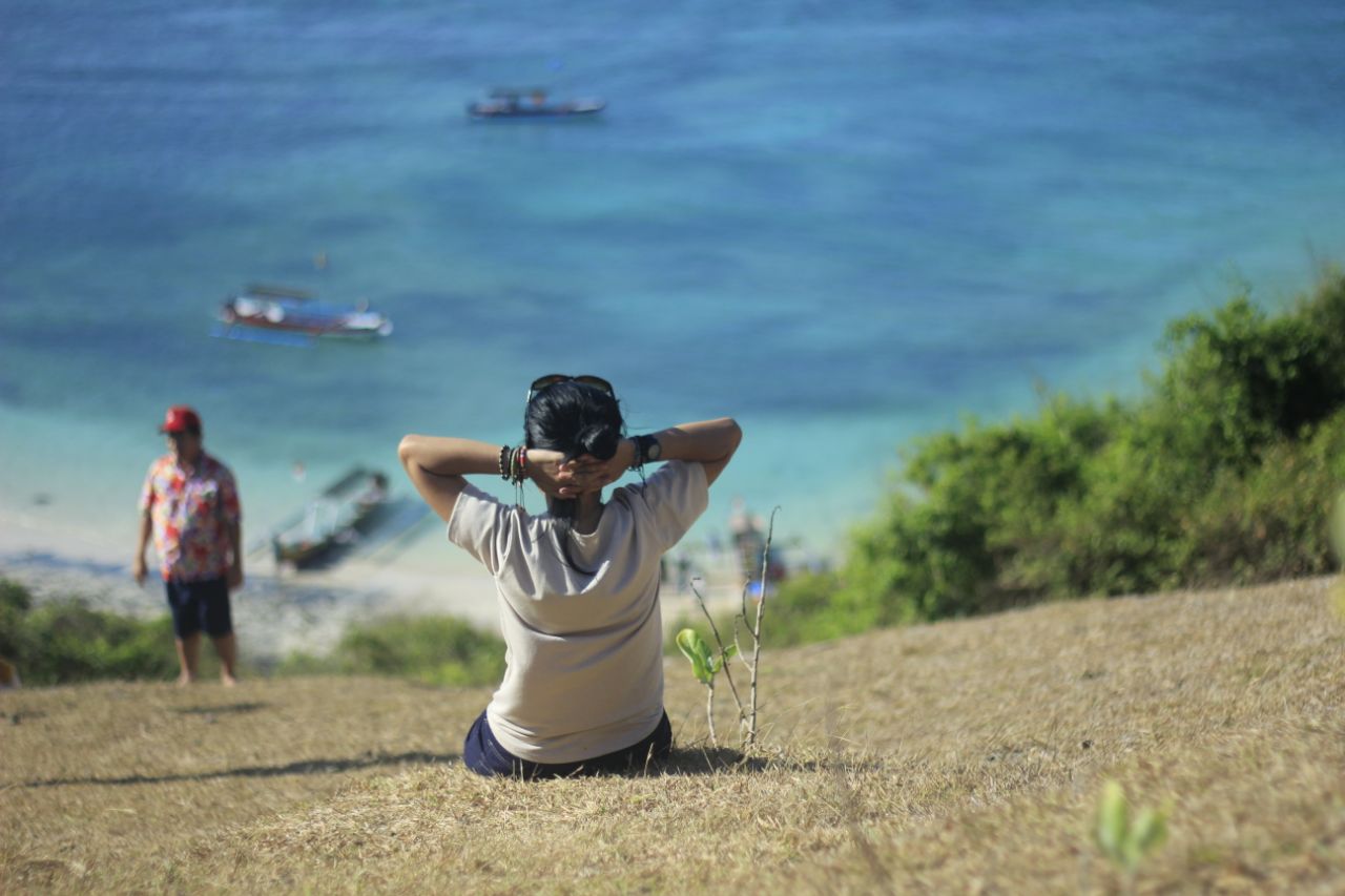 Menikmati Laut Lombok dari Berbagai Sudut Bukit Merese
