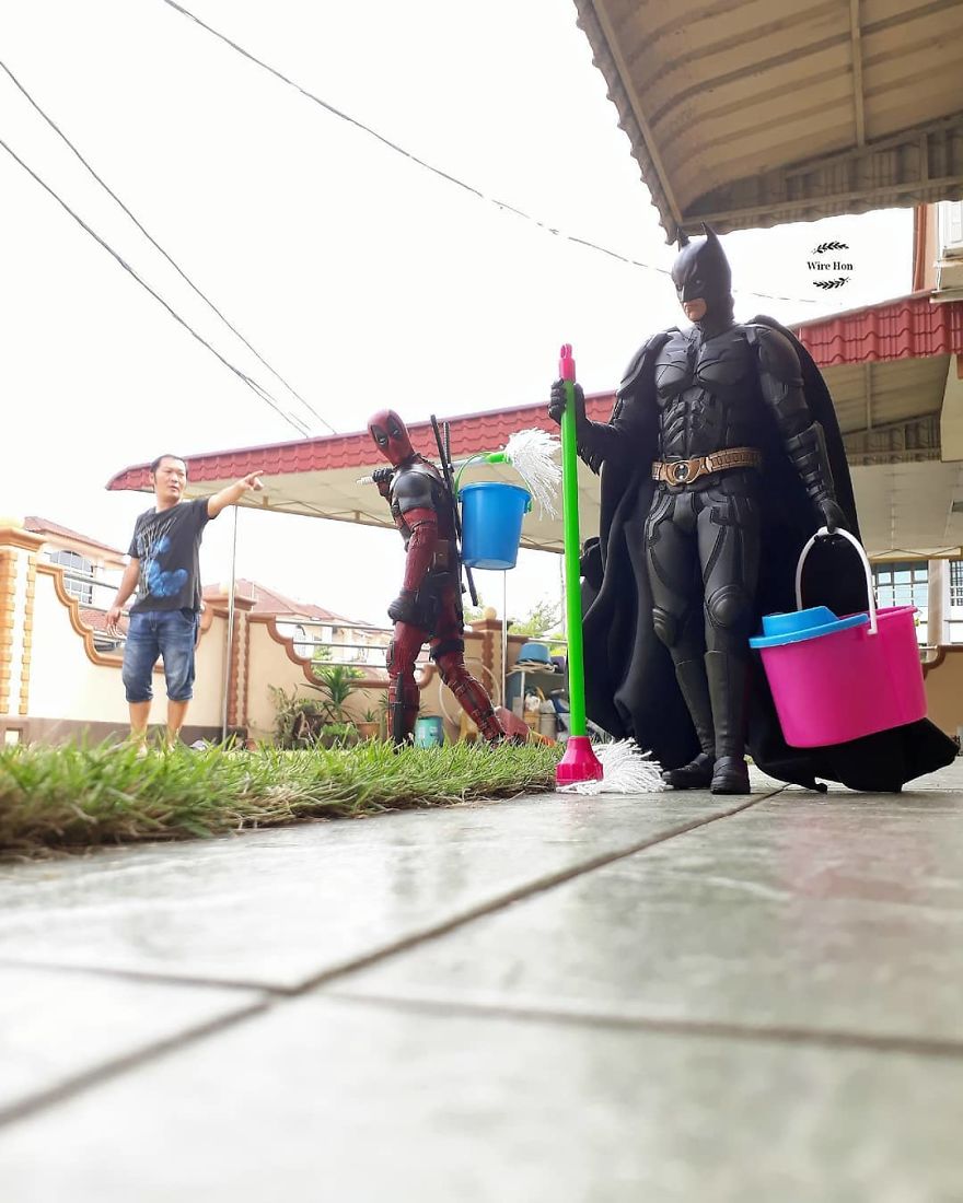 Pria ini berfoto dengan beberapa superhero, hasilnya bikin nyengir