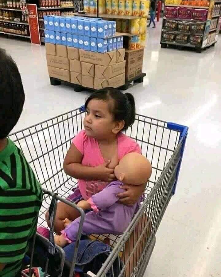 15 Potret kelakuan anak kecil ketika menirukan orang dewasa, gregetan!