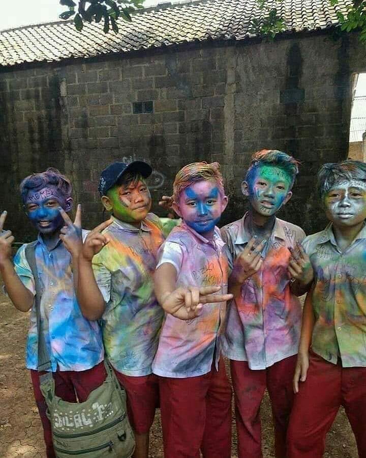 15 Potret kelakuan anak kecil ketika menirukan orang dewasa, gregetan!