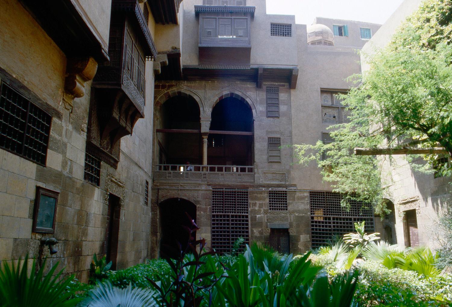 Berkelana ke Kairo yang bersejarah melalui 6 tempat di Al Moez Street