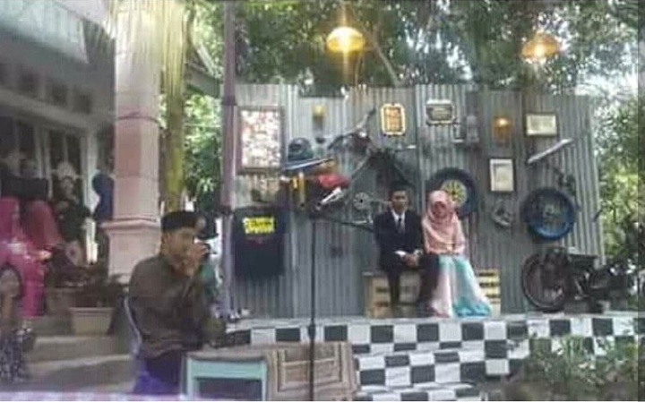 13 Potret keseruan tamu dan pengantin di pelaminan, kocak abis!