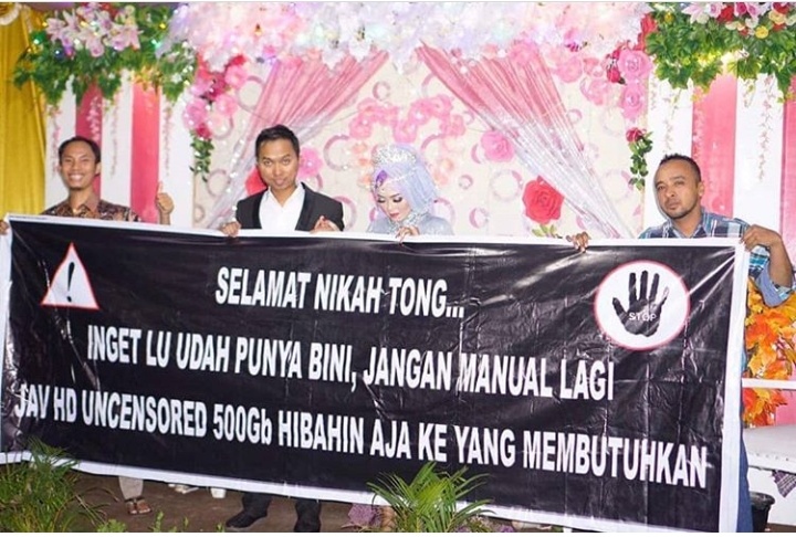 13 Potret keseruan tamu dan pengantin di pelaminan, kocak abis!