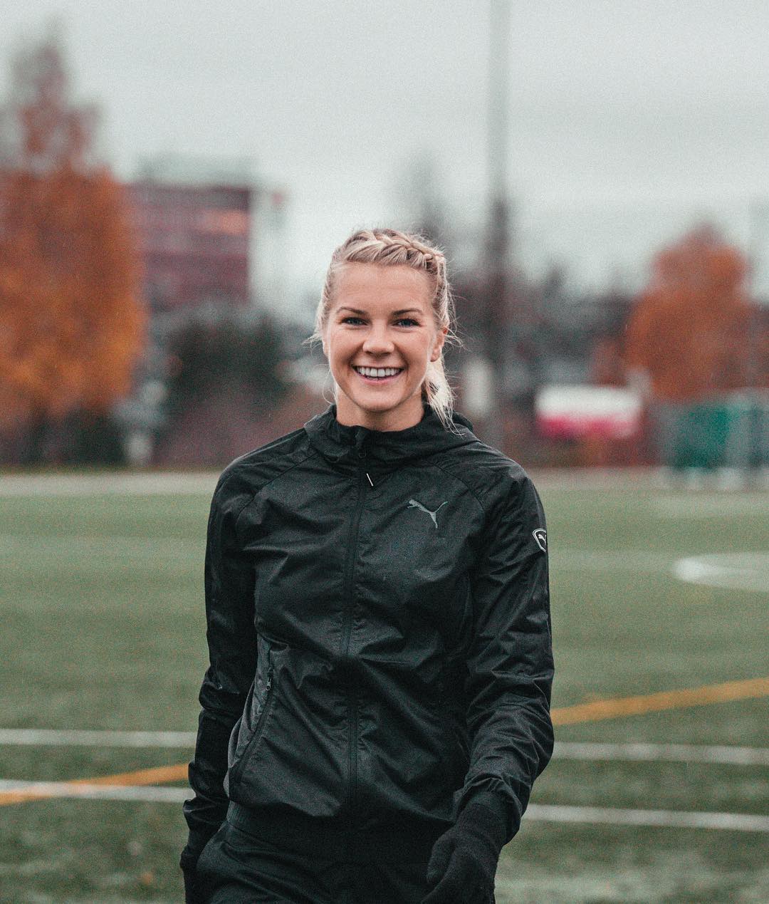 Ada Hegerberg, pesepak bola wanita pertama peraih trofi Ballon d'Or
