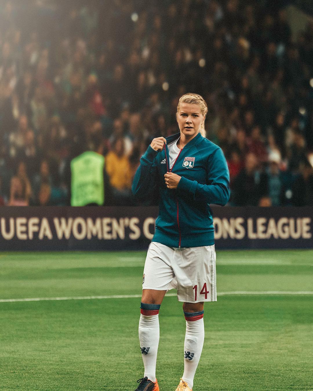 Ada Hegerberg, pesepak bola wanita pertama peraih trofi Ballon d'Or