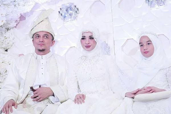 Ini 11 potret keluarga kecil Laudya Chintya Bella, harmonis abis