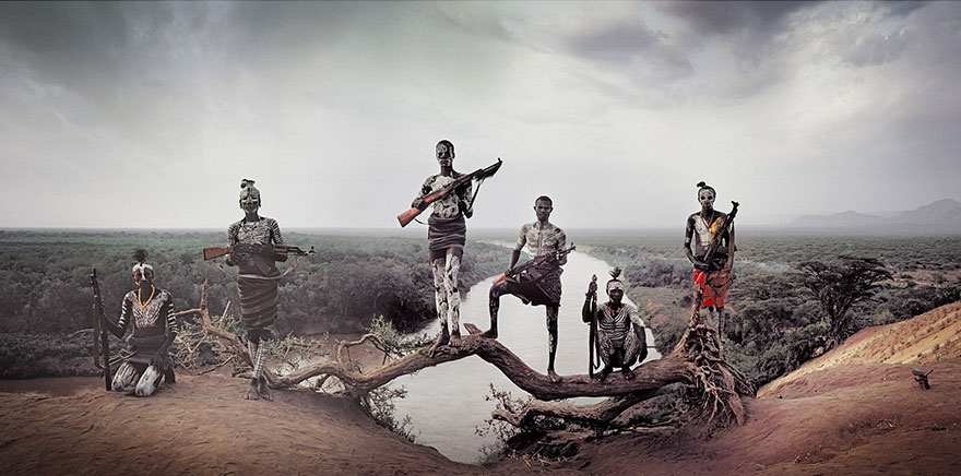 Ini 10 foto suku terisolasi dari seluruh dunia