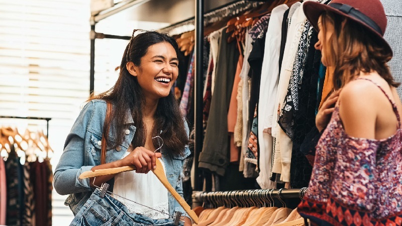 5 Trik jitu menghadapi teman yang suka meminjam uang