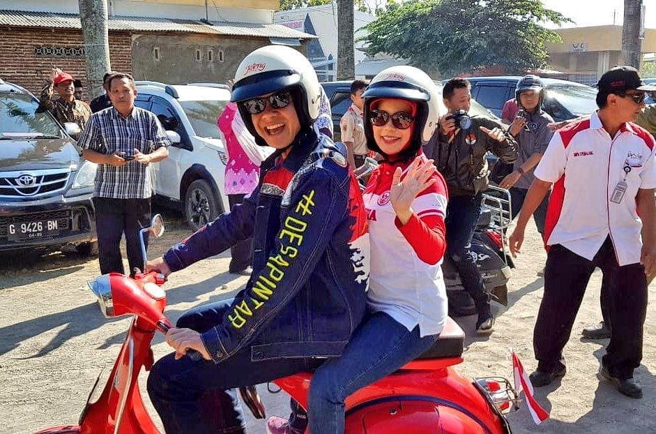 21 Gaya millenial ala Ganjar Pranowo, gubernur Jateng yang gaul