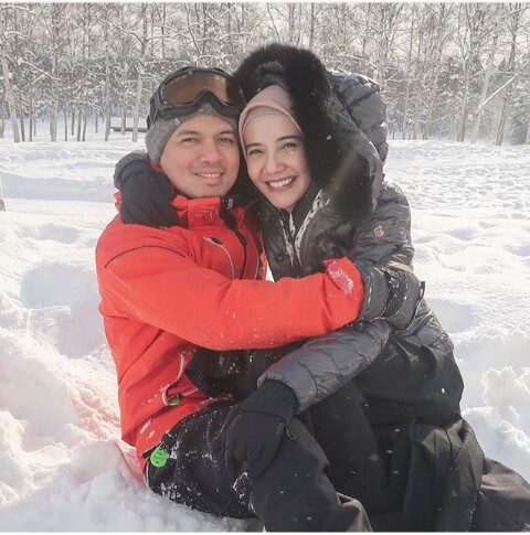 Awet mesra, ini 14 potret romantis Irwansyah dan Zaskia Sungkar