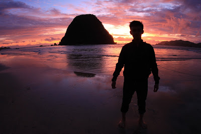 Sunset Pantai Pulau Merah