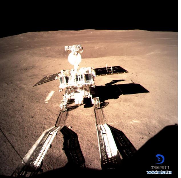 Foto pertama permukaan bulan paling jauh yang diambil Chang'e 4 Lander