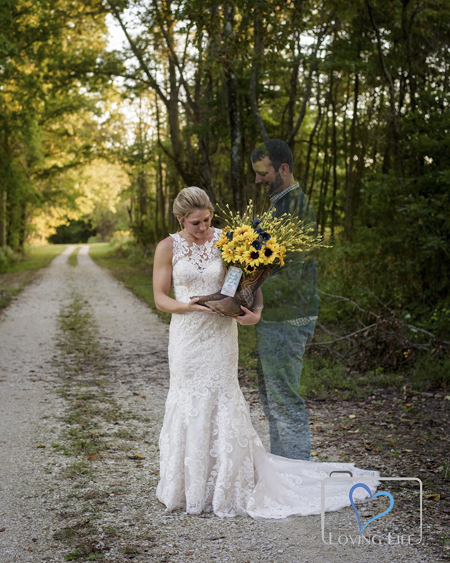 Sumber : www.petapixel.com/2018/10/13/a-widowed-brides-wedding-photos-with-her-groom/