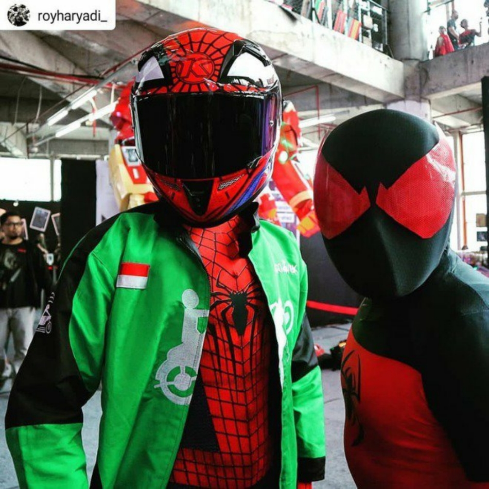 7 Helm driver ojek online ini absurdnya bikin kamu ketawa ngakak