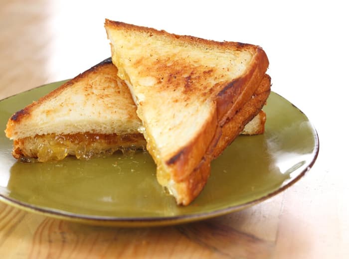 Roti bakar mentega