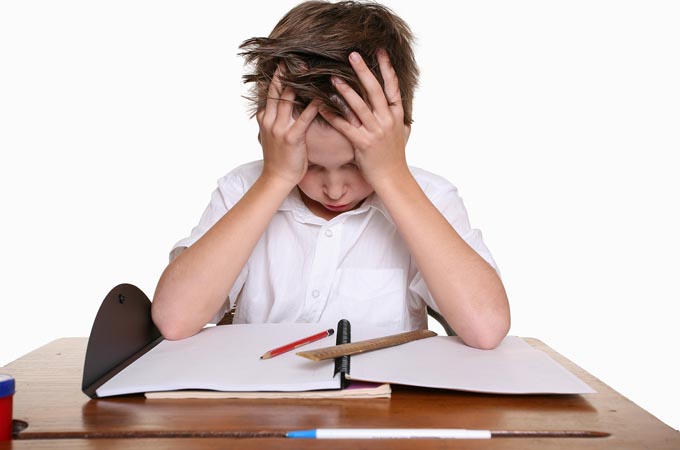 4 Dampak negatif gadget pada mata anak, orang tua wajib tahu nih