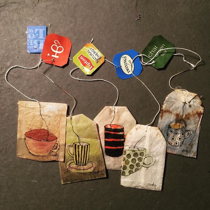 Seniman ini melukis miniatur 20 benda di kantung teh bekas, keren abis