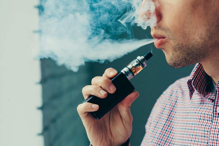Rokok elektrik e-cigarette 'Vape' yang dilematis, lebih amankah?