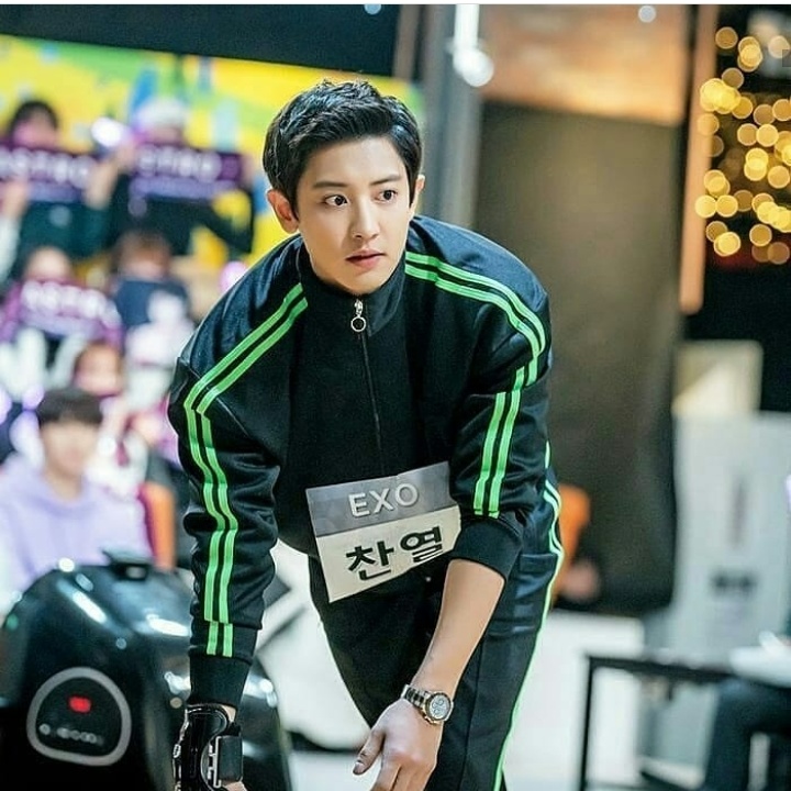 Foto Chanyeol EXO pakai jaket hijau-hitam ala ojol bikin fans terkesan