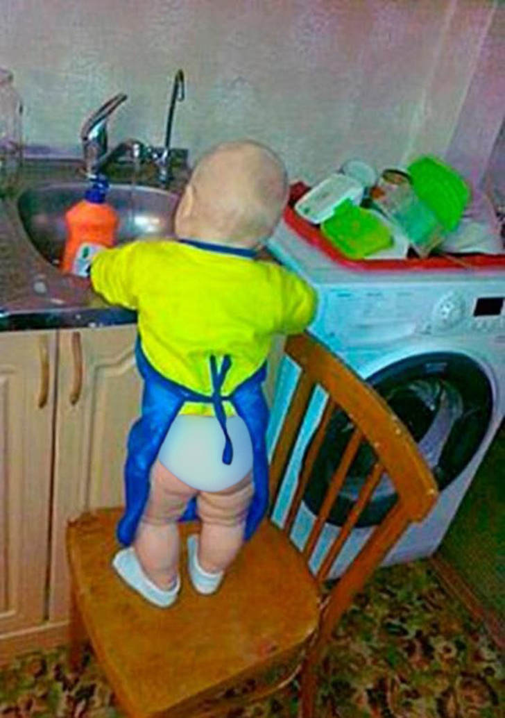15 Tingkah lucu bayi yang seperti orang dewasa ini gemesin abis