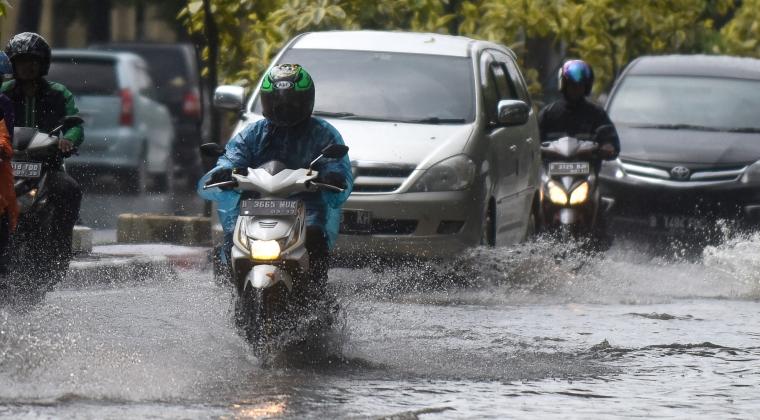 Musim hujan, 3 hal ngeselin ini sering dirasakan oleh pengendara motor