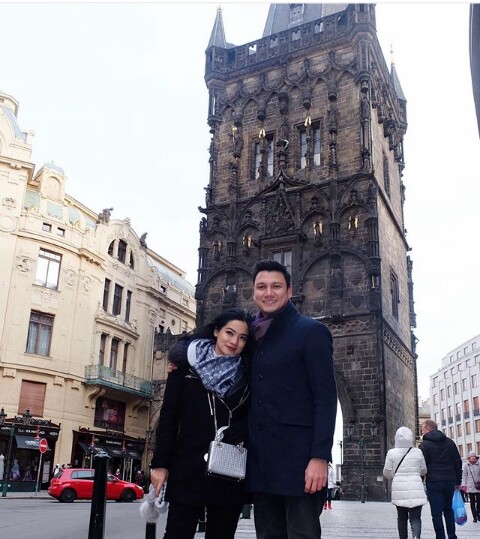 10 Tahun menikah, ini potret romantis Titi Kamal & Christian Sugiono
