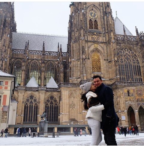 10 Tahun menikah, ini potret romantis Titi Kamal & Christian Sugiono