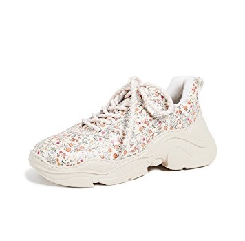 Buat pencinta sneakers, intip 6 sneakers kece di tahun 2019 ini