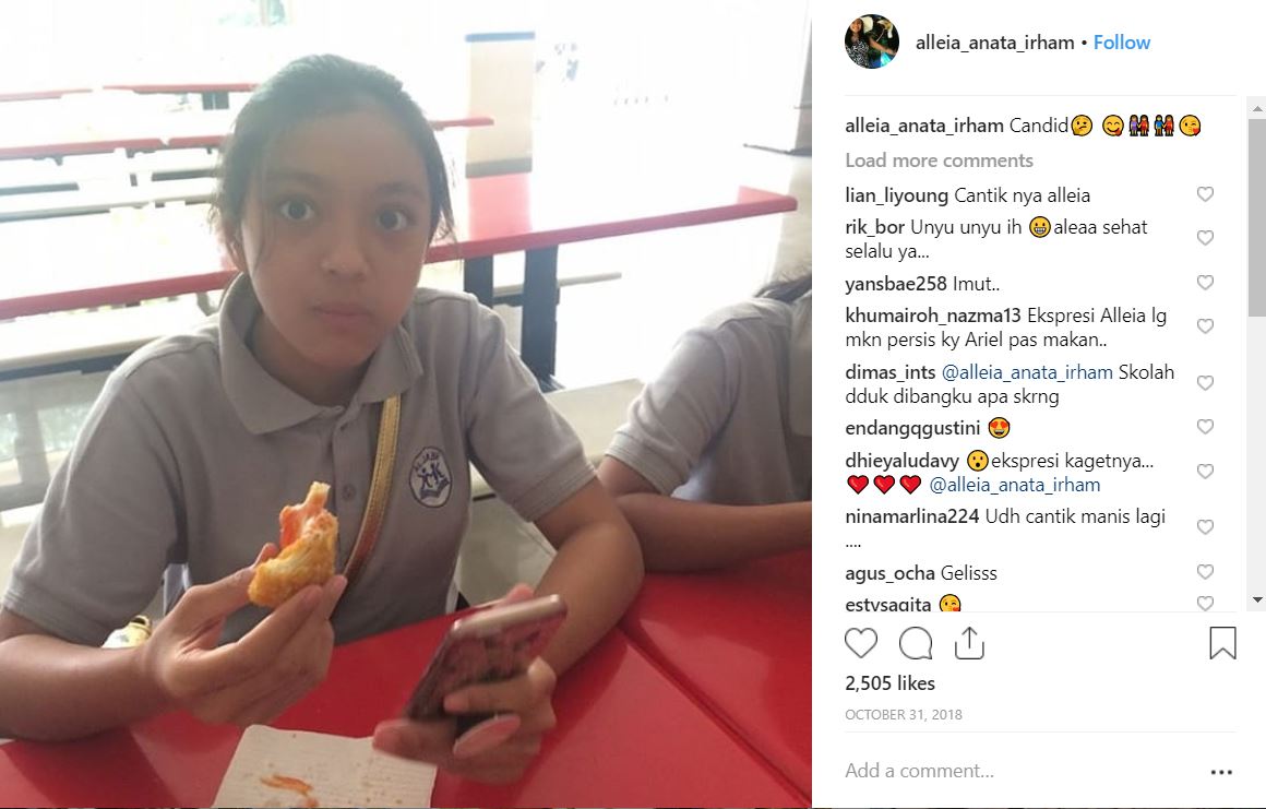 10 Potret cantik Allea, putri Ariel Noah punya suara merdu