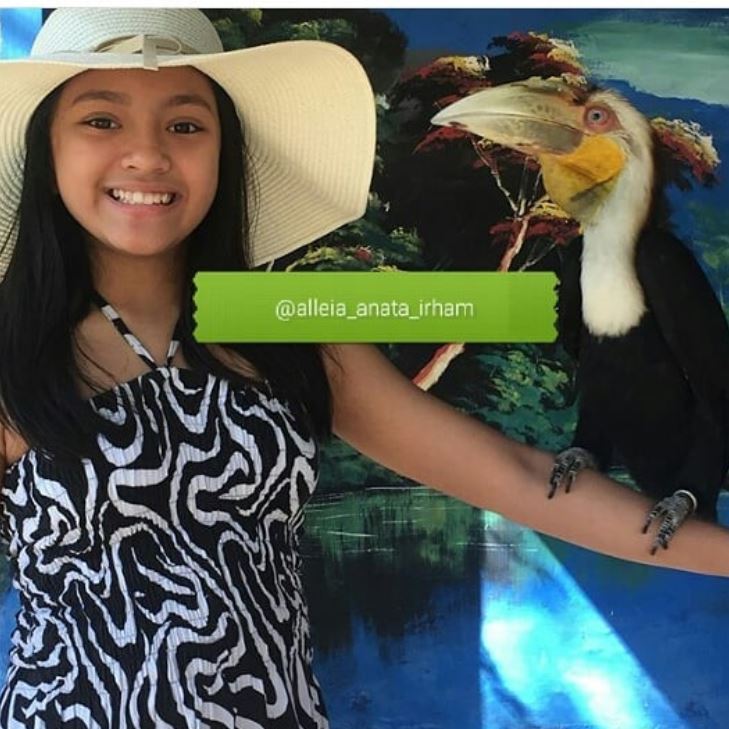 10 Potret cantik Allea, putri Ariel Noah punya suara merdu