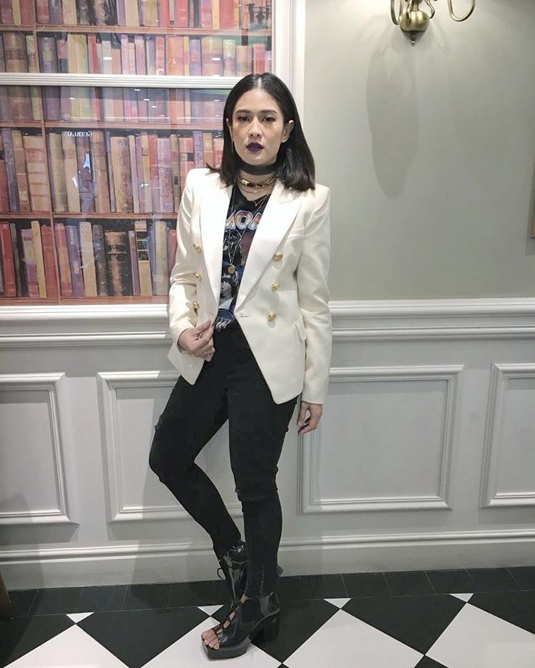Biar makin stylish, 10 gaya outfit ala Dian Sastro ini bisa kamu tiru