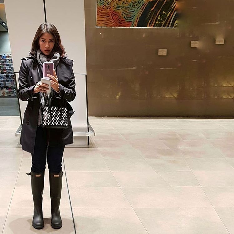 Biar makin stylish, 10 gaya outfit ala Dian Sastro ini bisa kamu tiru