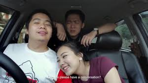 Enak pacaran naik motor atau mobil? Ini perbandingannya