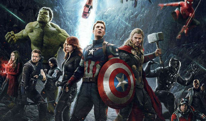 Para Superhero Avengers (kincir.com)