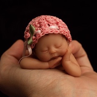 Image credit : www.instagram.com/camilleallensculptures/