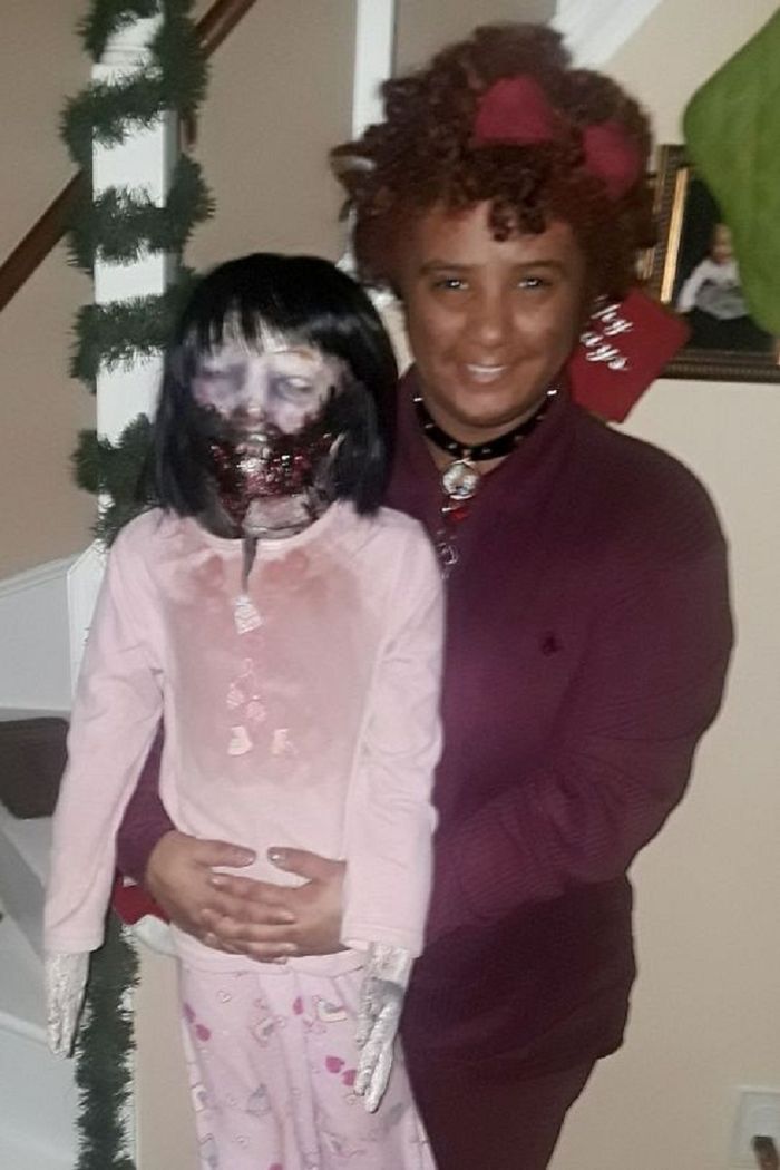 wanita yang menikah dengan boneka zombie