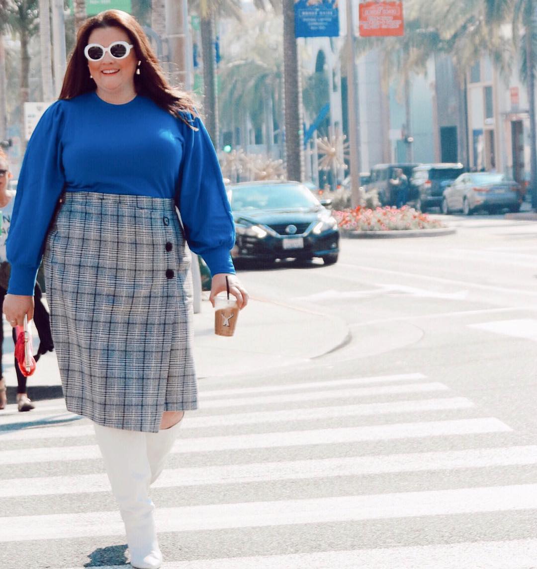 10 Inspirasi fashion untuk cewek bertubuh curvy, bisa dicoba nih