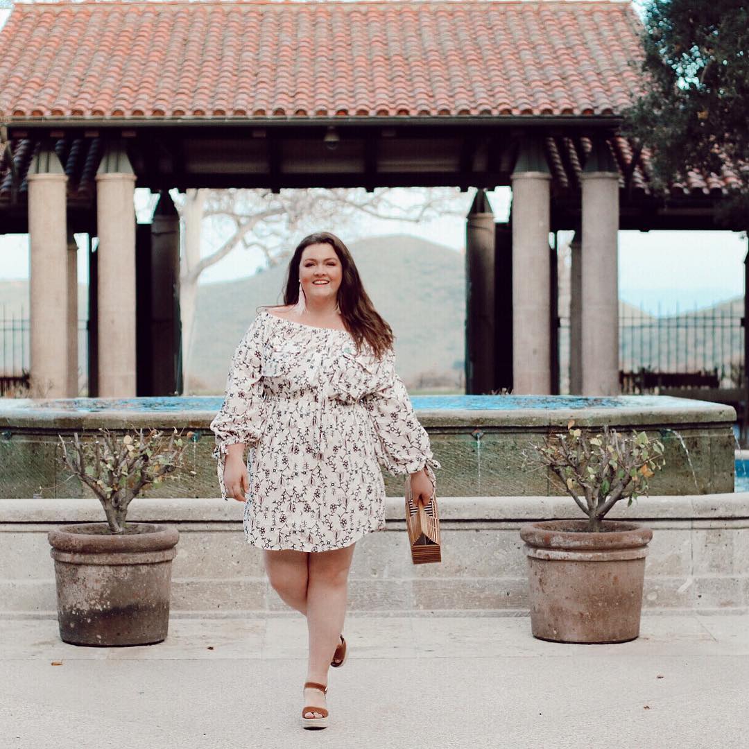 10 Inspirasi fashion untuk cewek bertubuh curvy, bisa dicoba nih
