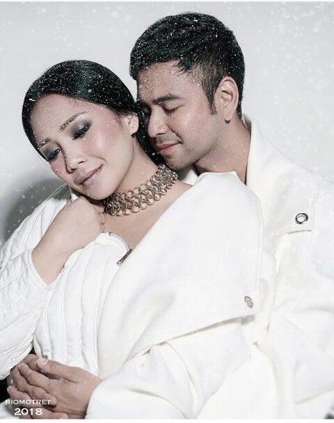 12 Potret pasangan selebriti hasil jepreten Rio Motret ini elegan abis