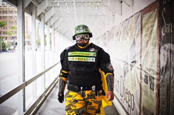 15 Real life superhero ini berasal dari berbagai negara, inspiratif