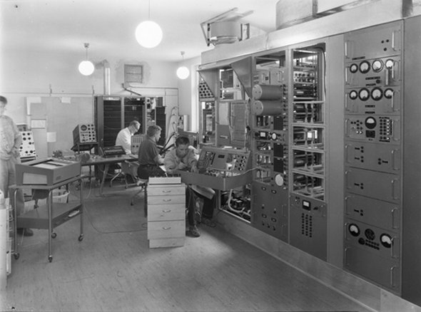 Image Credit : www.chilloutpoint.com/featured/old-photos-of-the-first-generation-of-computers.html