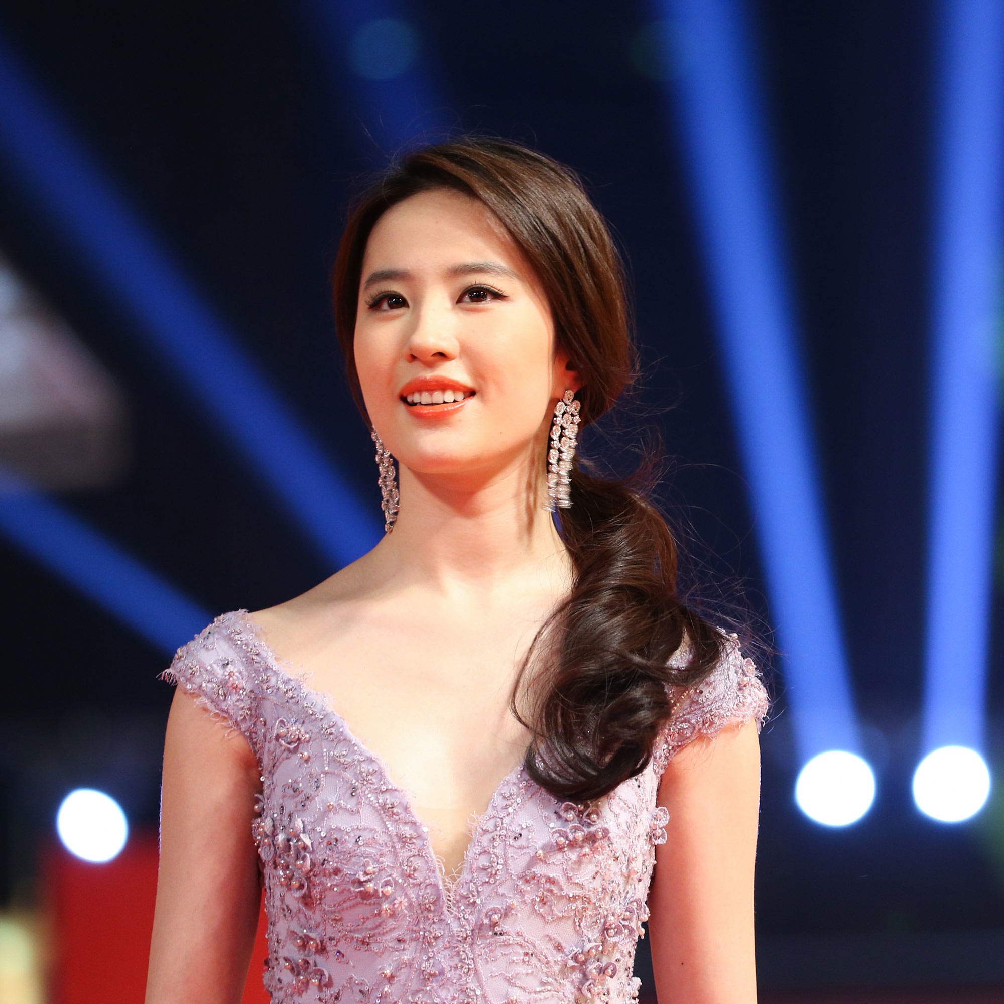 9 Fakta Liu Yifei, aktris Tiongkok pemeran Mulan versi live-action
