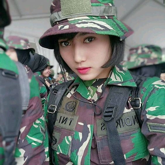 Tak cuma pria, 7 profesi ini juga ditekuni wanita cantik & tangguh
