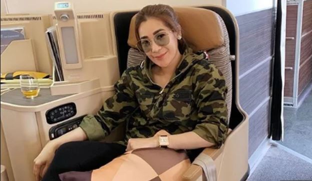 4 Gaya glamor Erin Taulany, jadi anggota geng arisan elit