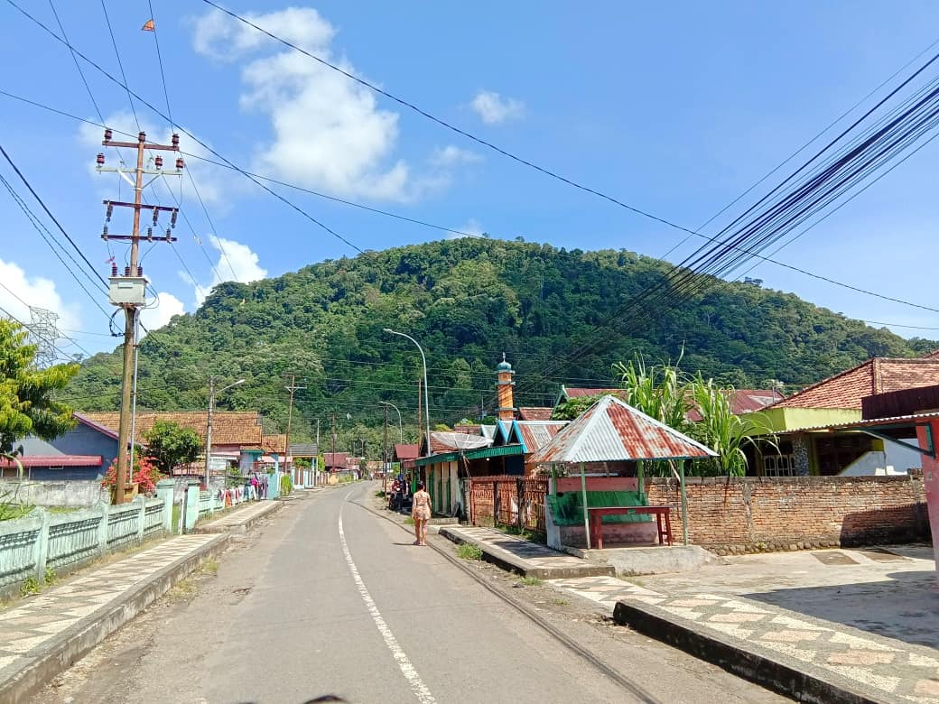 Bukit sulap tampak sari kejauhan