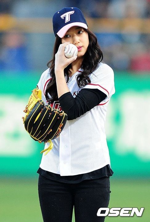 6 Seleb ternama Korea Selatan ini jadi penggemar olahraga baseball