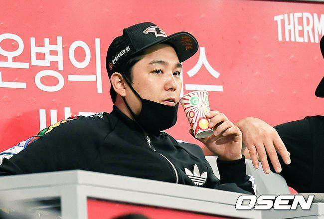 6 Seleb ternama Korea Selatan ini jadi penggemar olahraga baseball