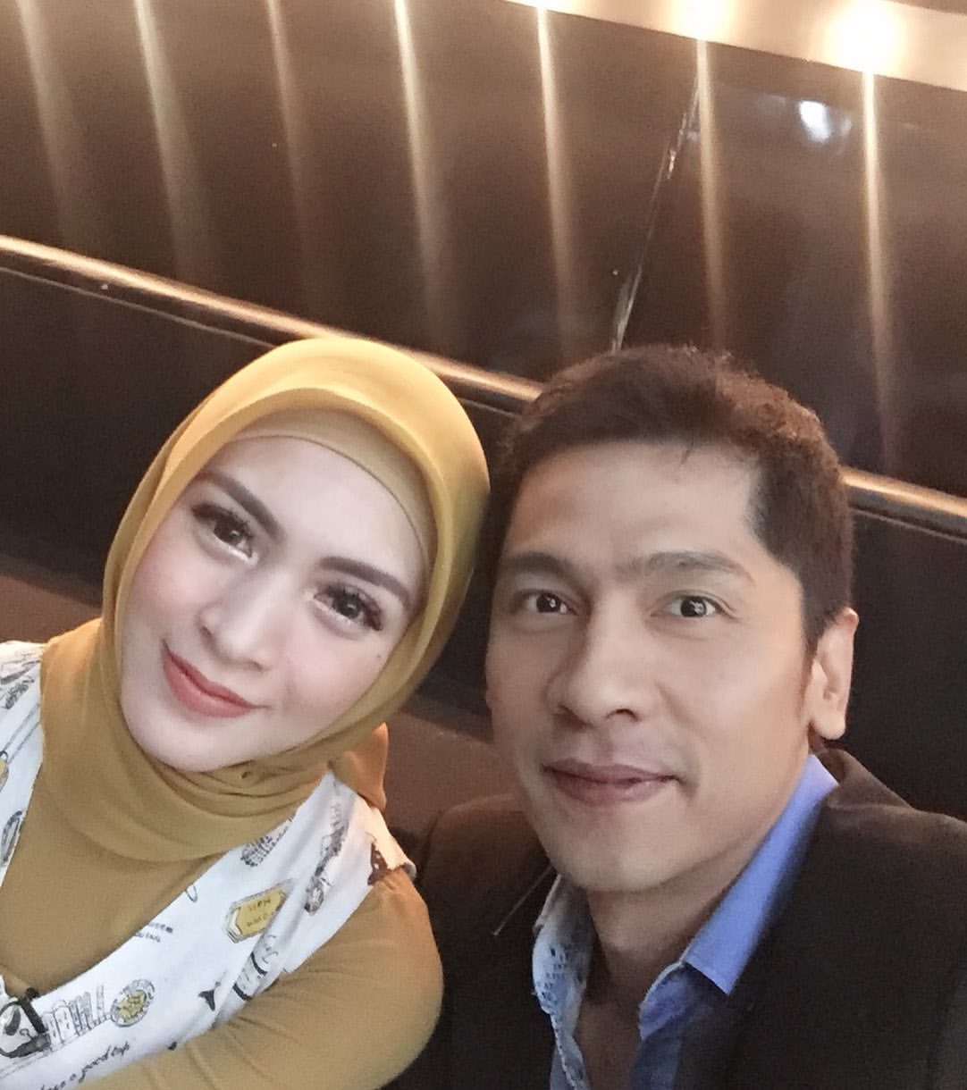 10 Penampilan anggun Donita, mengawali Ramadan dengan berhijab
