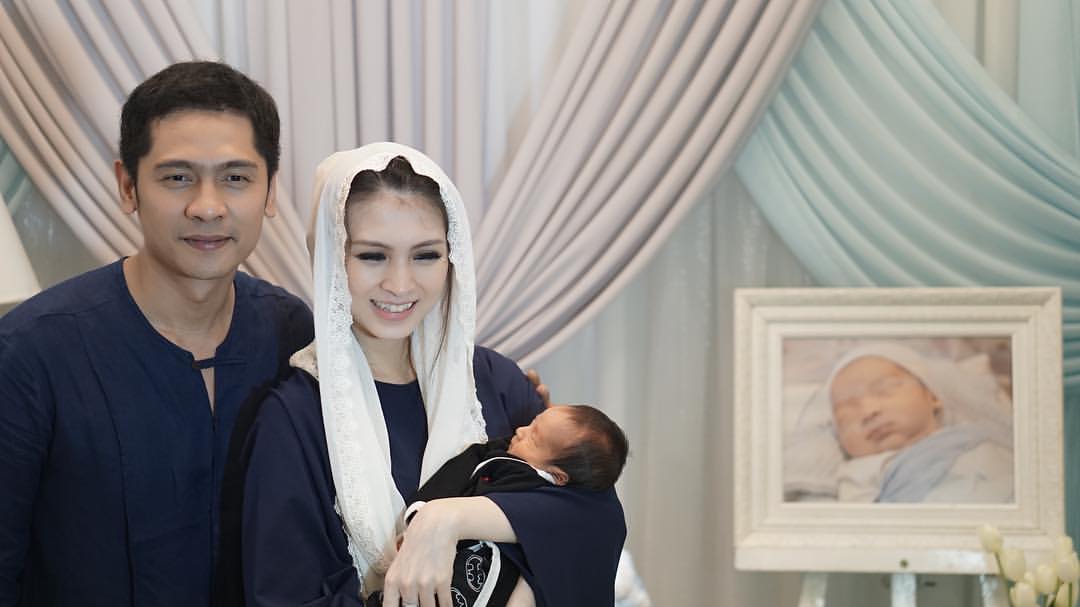 10 Penampilan anggun Donita, mengawali Ramadan dengan berhijab